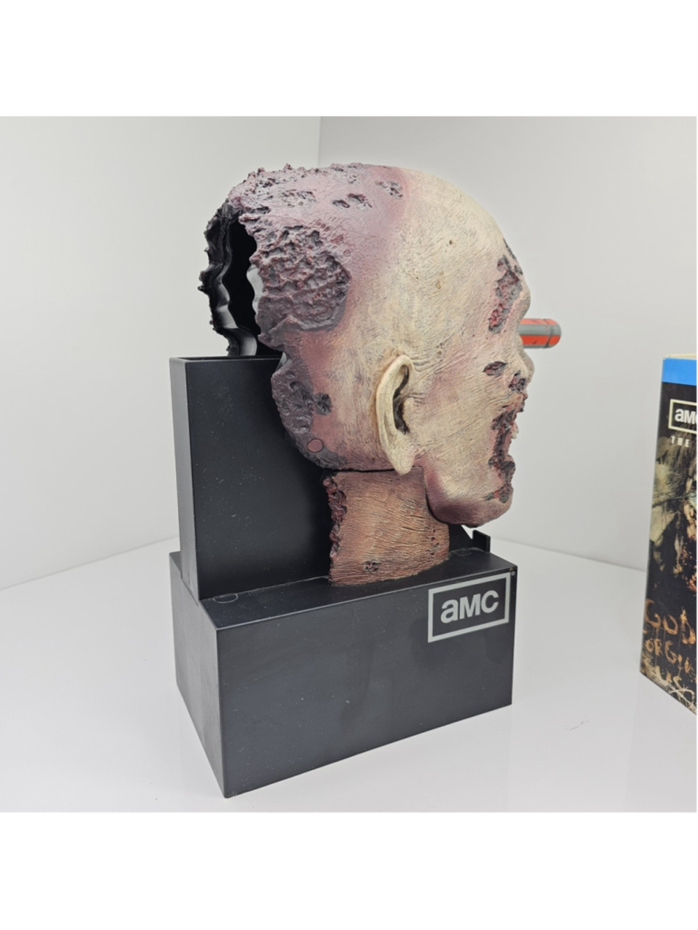 Walking Dead: Season 2 Blu-ray Set, Limited Edition Zombie Head Clean Disks! - Picture 5 of 15